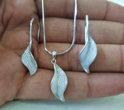 mate finish silver pendant set