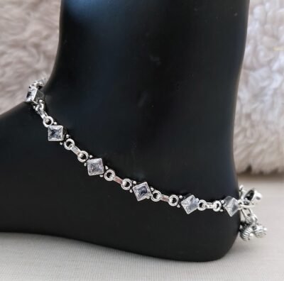 White square cut stone silver payal