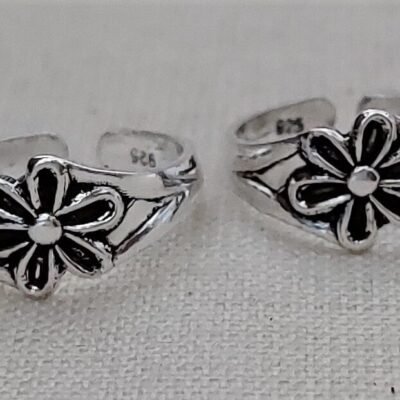 Oxidised floral silver toe rings